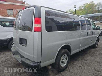 2015 Chevrolet Express 3500 Passenger Van LS 1LS 155.0" WB - miniatura 3