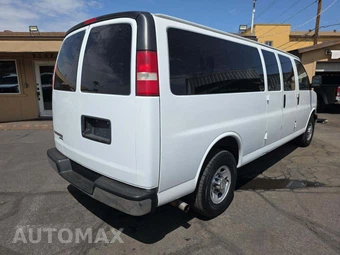 2015 Chevrolet Express 3500 Passenger Van LT 1LT 155.0" WB - miniatura 3