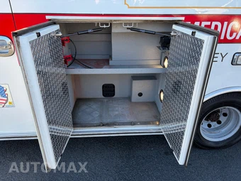 2015 Chevrolet Express 4500 Cutaway 2SD DRW - miniatura 17
