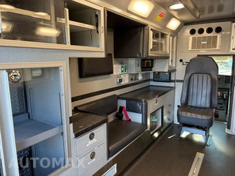 2015 Chevrolet Express 4500 Cutaway 2SD DRW - miniatura 59