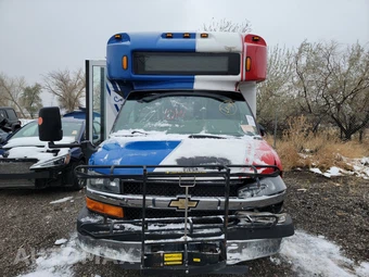 2015 Chevrolet Express 4500 Cutaway 2WT DRW - miniatura 2
