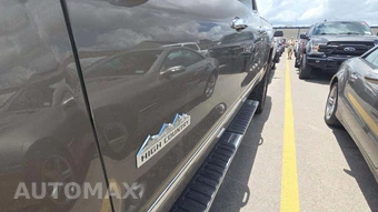 2015 Chevrolet Silverado 2500HD High Country Crew Cab Medium Bed 3LZ w/Built-In Wi-Fi - miniatura 20