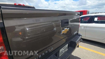 2015 Chevrolet Silverado 2500HD High Country Crew Cab Medium Bed 3LZ w/Built-In Wi-Fi - miniatura 24