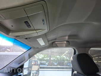 2015 Chevrolet Silverado 3500HD Cab Chassis LT Crew Cab 1LT w/Built-In Wi-Fi DRW - miniatura 17
