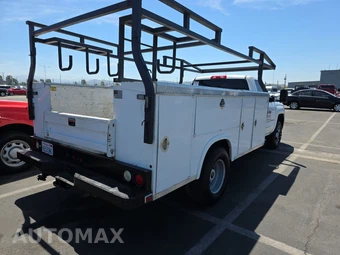 2015 Chevrolet Silverado 3500HD Cab Chassis WT Regular Cab 1WT w/Built-In Wi-Fi DRW - miniatura 4