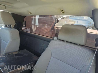 2015 Chevrolet Silverado 3500HD Cab Chassis WT Regular Cab 1WT w/Built-In Wi-Fi DRW - miniatura 13