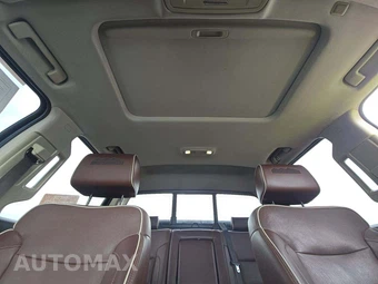 2015 Chevrolet Silverado 3500HD High Country Crew Cab Long Bed 3LZ w/Built-In Wi-Fi DRW - miniatura 11