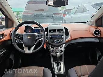 2015 Chevrolet Sonic LT Hatchback 1SD – miniatura 14