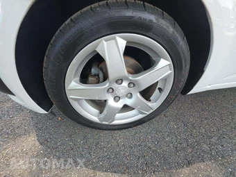 2015 Chevrolet Sonic LTZ Hatchback 1SF – miniatura 19