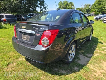 2015 Chevrolet Sonic LTZ Sedan 1SF – miniatura 3