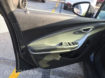 2015 Chevrolet Volt – miniatura 9