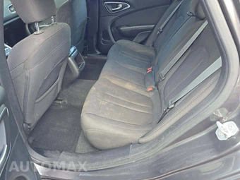 2015 Chrysler 200 Limited – miniatura 13