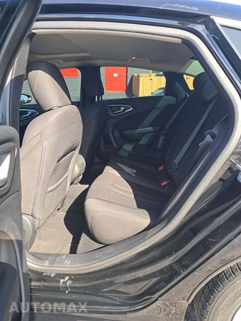 2015 Chrysler 200 Limited – miniatura 10