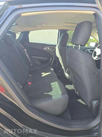 2015 Chrysler 200 Limited – miniatura 13