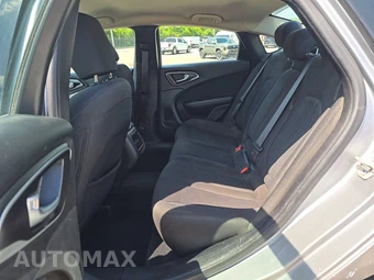 2015 Chrysler 200 Limited – miniatura 13
