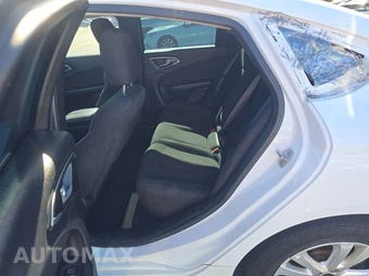 2015 Chrysler 200 Limited – miniatura 13
