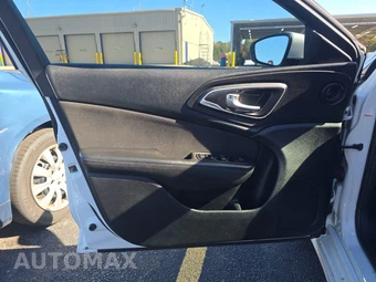 2015 Chrysler 200 Limited – miniatura 9