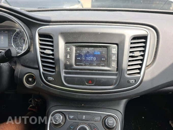 2015 Chrysler 200 Limited – miniatura 10