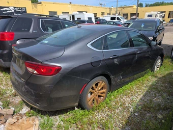 2015 Chrysler 200 Limited – miniatura 3