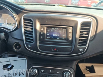2015 Chrysler 200 Limited – miniatura 11