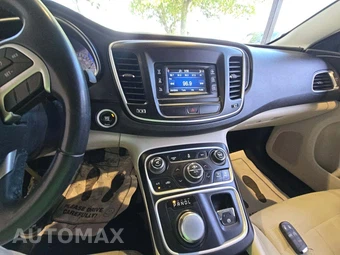 2015 Chrysler 200 Limited – miniatura 10