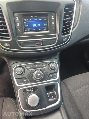 2015 Chrysler 200 Limited - miniatura 11