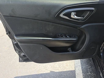2015 Chrysler 200 Limited - miniatura 9