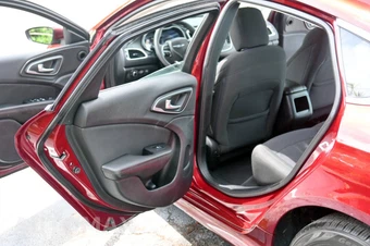 2015 Chrysler 200 Limited - miniatura 13
