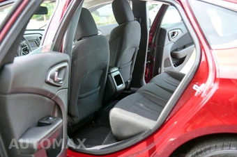 2015 Chrysler 200 Limited - miniatura 14