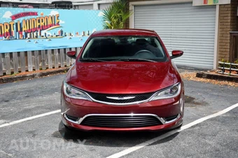 2015 Chrysler 200 Limited - miniatura 2