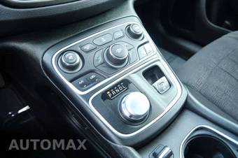 2015 Chrysler 200 Limited - miniatura 24