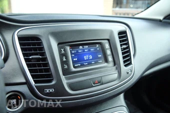 2015 Chrysler 200 Limited - miniatura 25