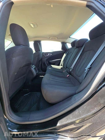 2015 Chrysler 200 Limited – miniatura 10