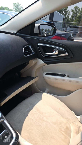 2015 Chrysler 200 Limited – miniatura 23