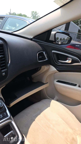 2015 Chrysler 200 Limited – miniatura 26