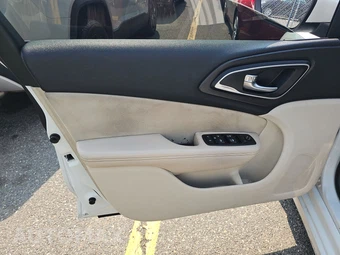 2015 Chrysler 200 Limited – miniatura 9