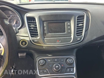 2015 Chrysler 200 Limited – miniatura 11