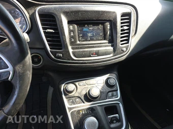 2015 Chrysler 200 Limited – miniatura 11