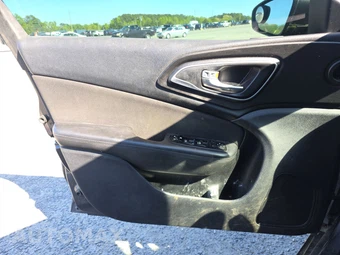 2015 Chrysler 200 Limited – miniatura 9