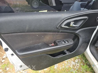 2015 Chrysler 200 Limited – miniatura 9