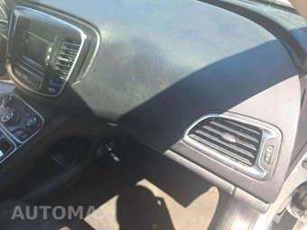 2015 Chrysler 200 Limited – miniatura 15