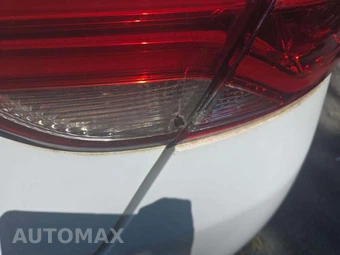 2015 Chrysler 200 Limited – miniatura 23