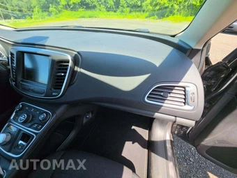 2015 Chrysler 200 Limited - miniatura 16