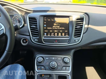 2015 Chrysler 200 Limited - miniatura 7