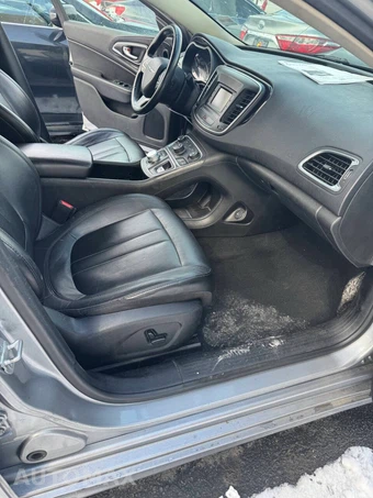 2015 Chrysler 200C – miniatura 10
