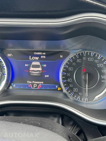 2015 Chrysler 200C – miniatura 15