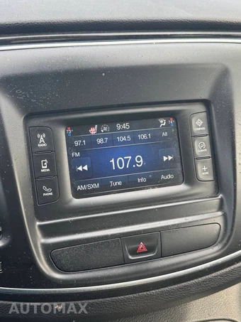 2015 Chrysler 200C – miniatura 16