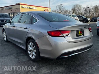 2015 Chrysler 200C – miniatura 23