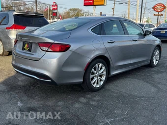 2015 Chrysler 200C – miniatura 31