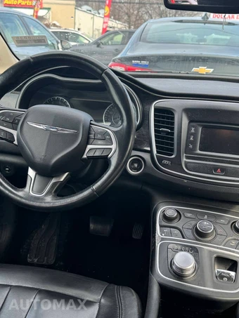 2015 Chrysler 200C – miniatura 5
